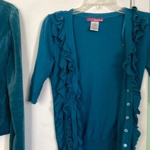 Button up ruffle crop